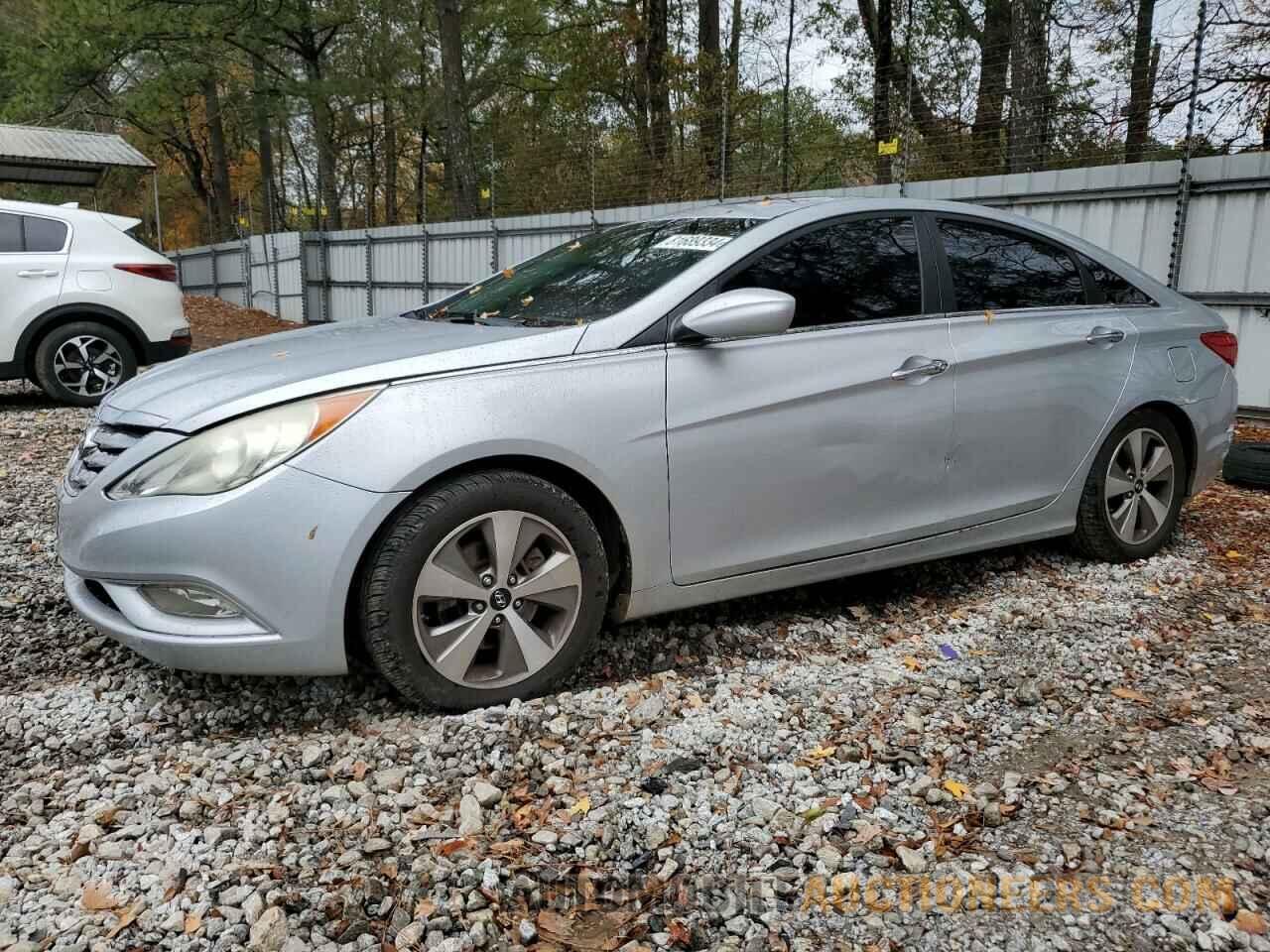 5NPEC4AB6BH177601 HYUNDAI SONATA 2011