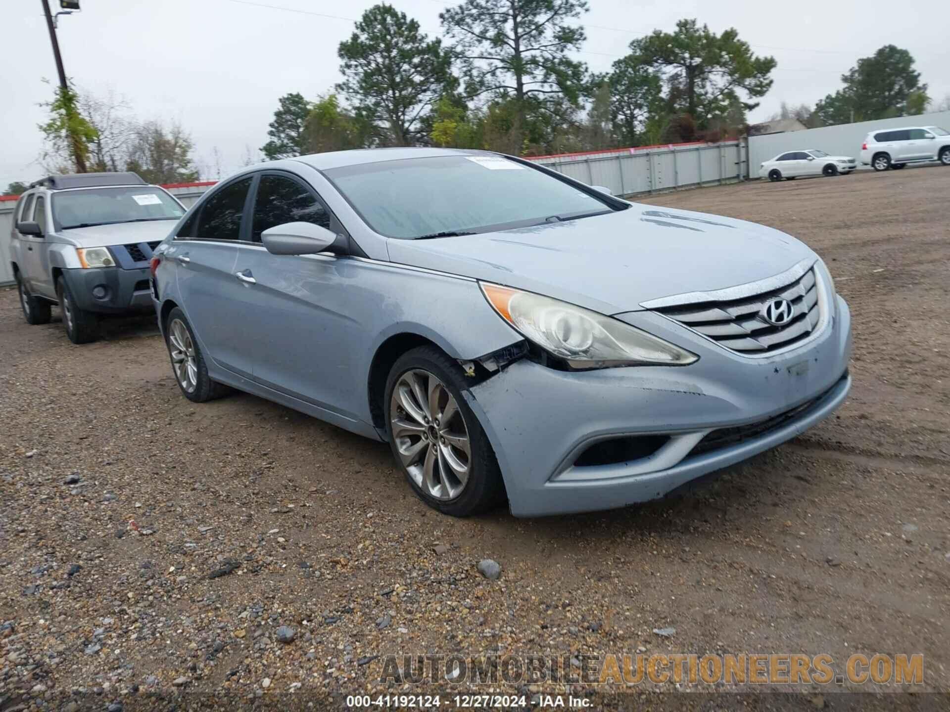 5NPEC4AC0BH137393 HYUNDAI SONATA 2011