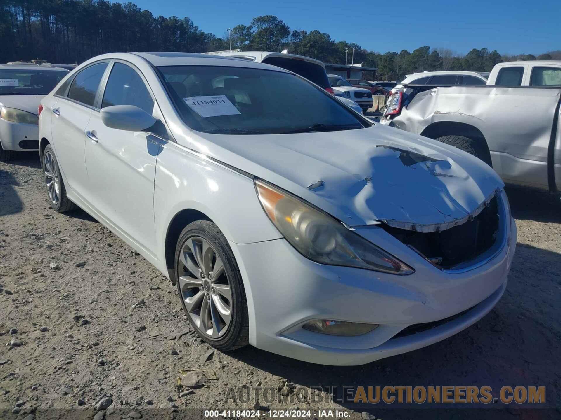 5NPEC4AC2BH143213 HYUNDAI SONATA 2011