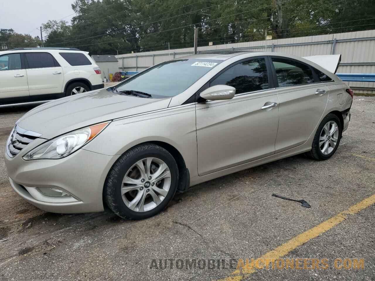 5NPEC4AC3BH147769 HYUNDAI SONATA 2011