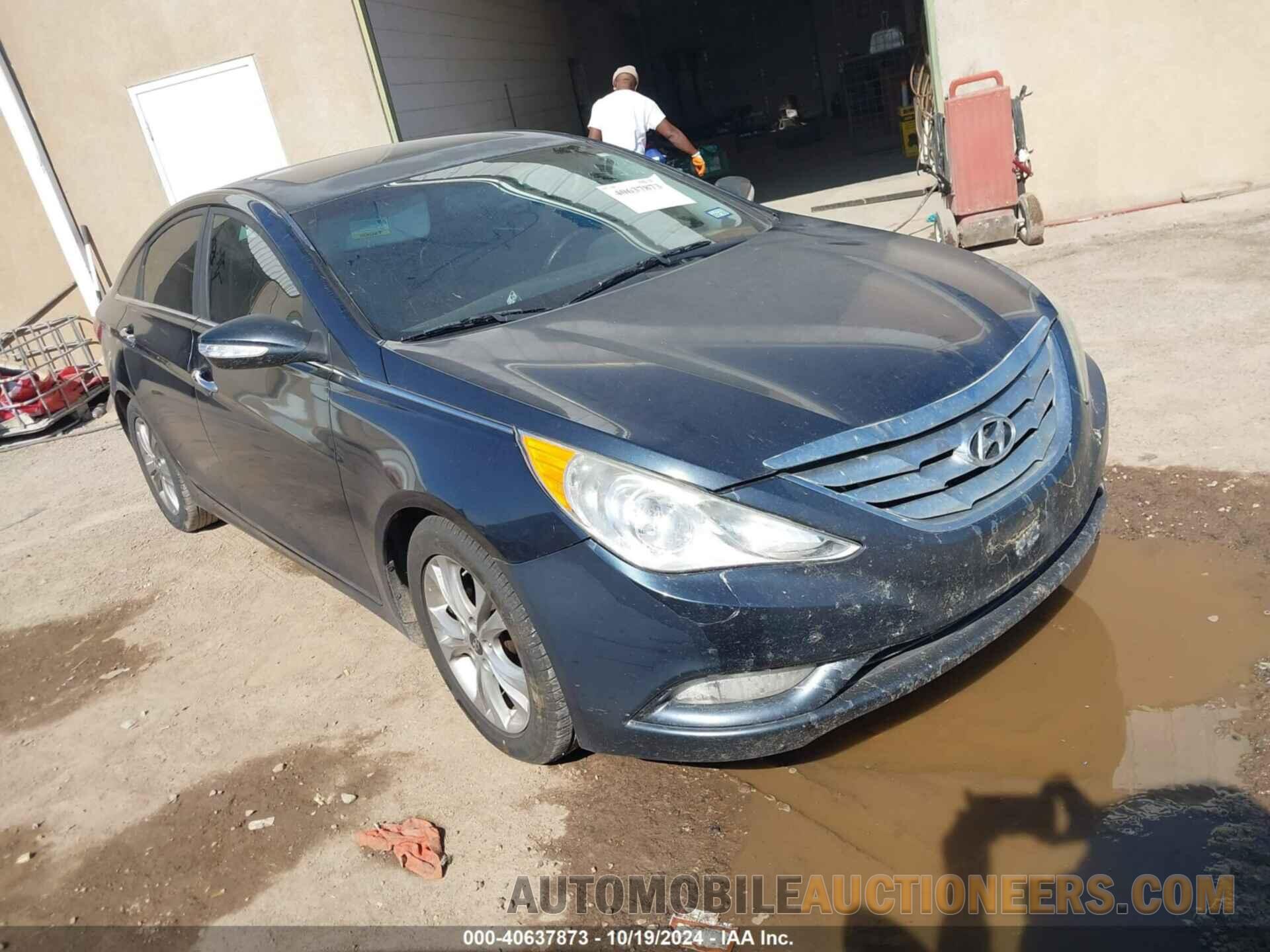 5NPEC4AC4BH037829 HYUNDAI SONATA 2011