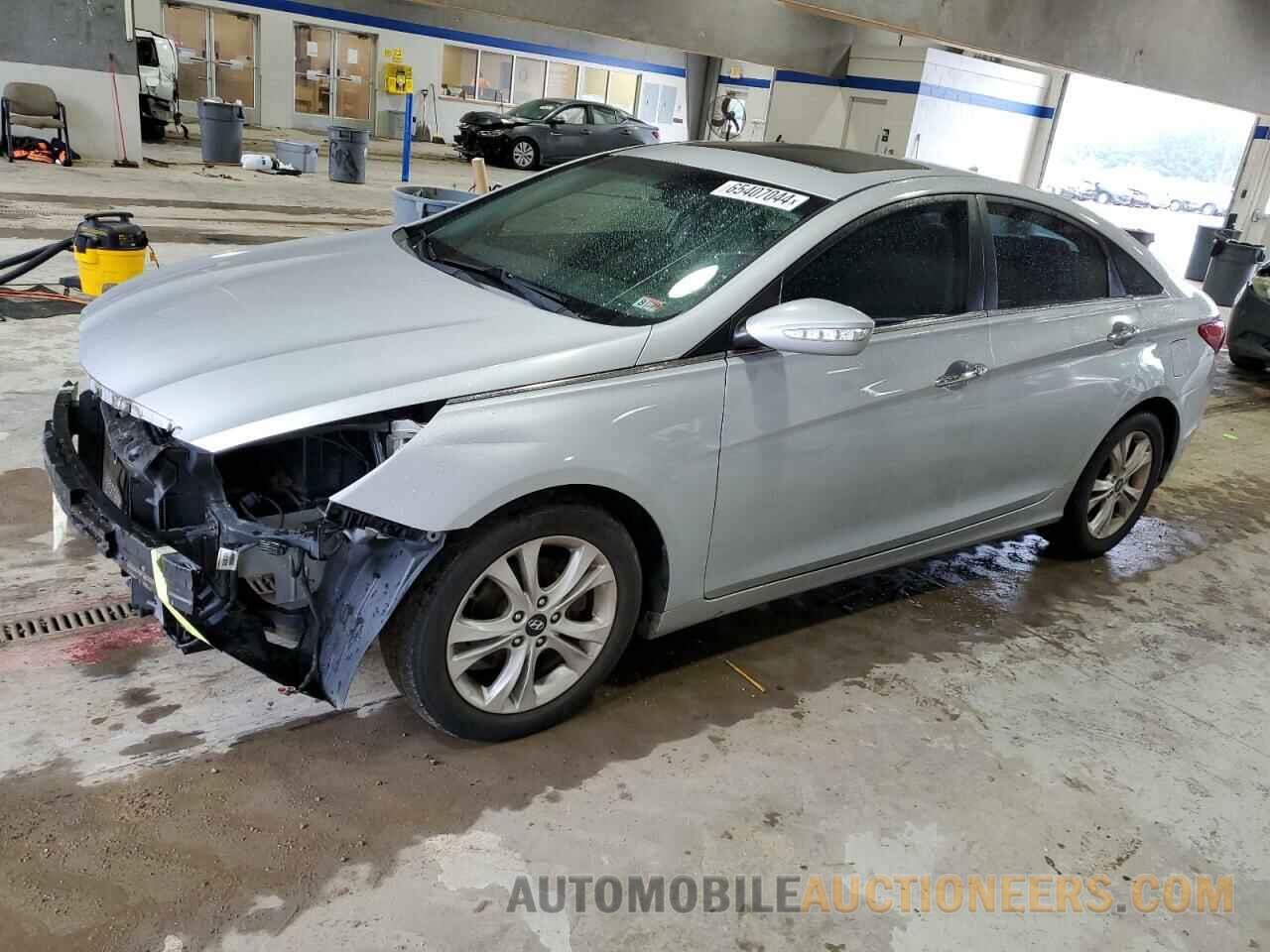 5NPEC4AC5BH093598 HYUNDAI SONATA 2011