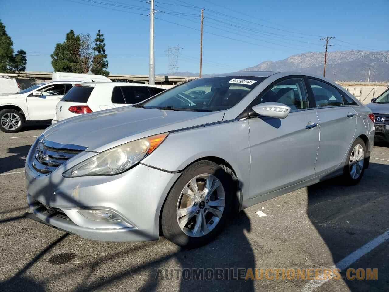 5NPEC4AC5BH107323 HYUNDAI SONATA 2011