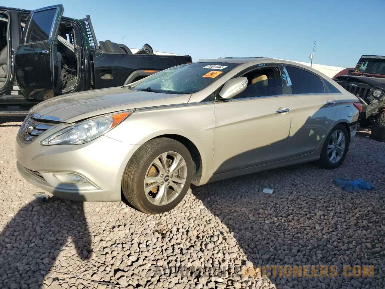 5NPEC4AC5BH169627 HYUNDAI SONATA 2011