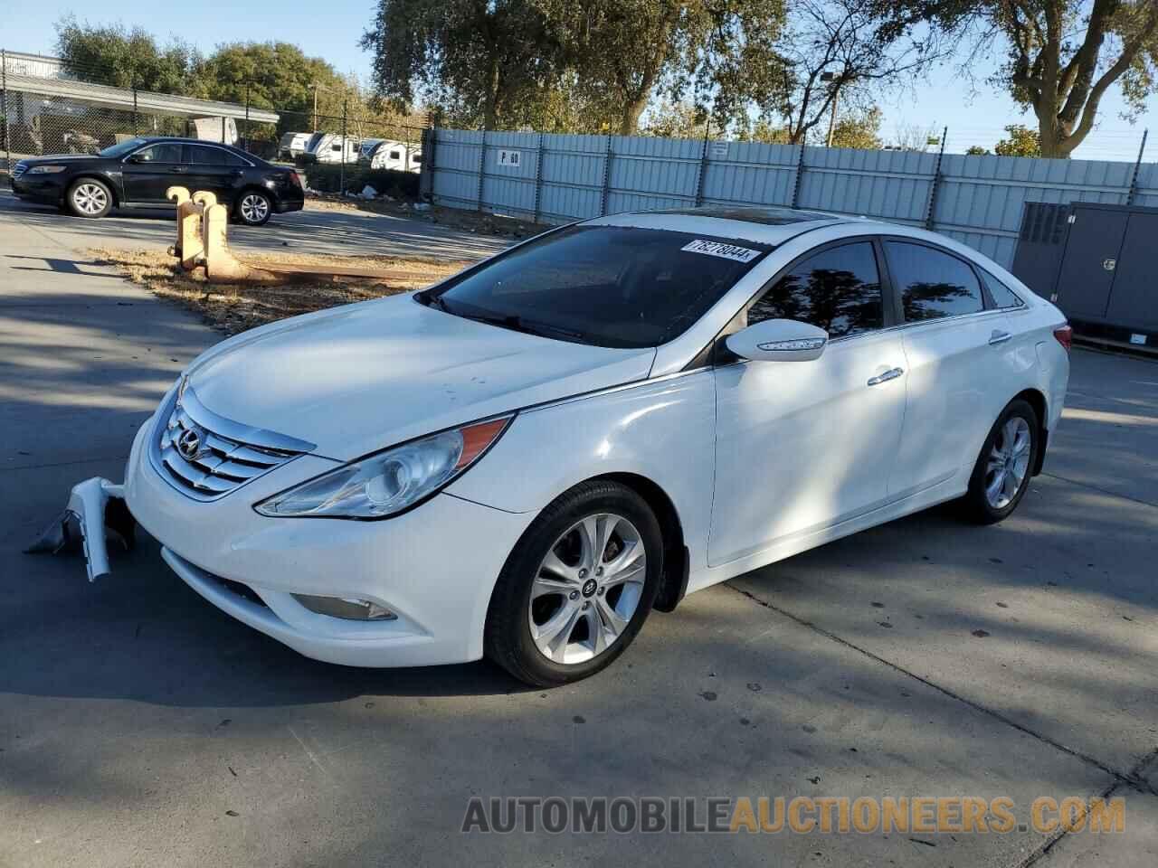 5NPEC4AC6BH114247 HYUNDAI SONATA 2011