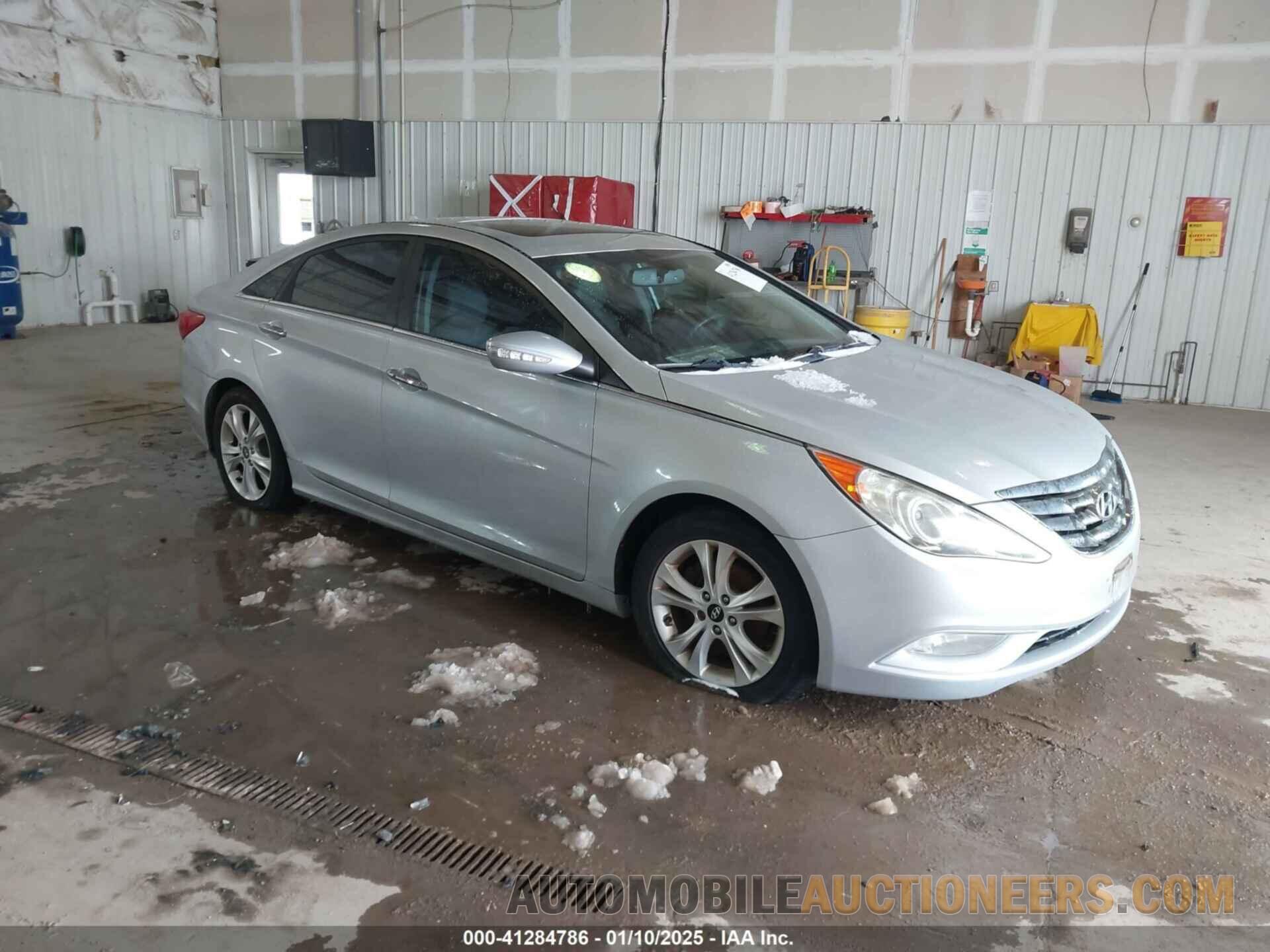 5NPEC4AC8BH000945 HYUNDAI SONATA 2011