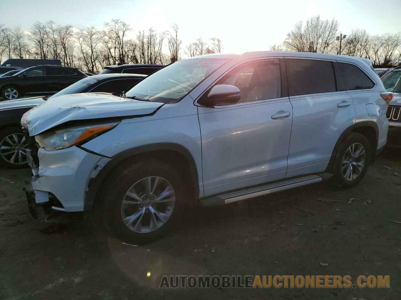 5TDBKRFH6FS215151 TOYOTA HIGHLANDER 2015