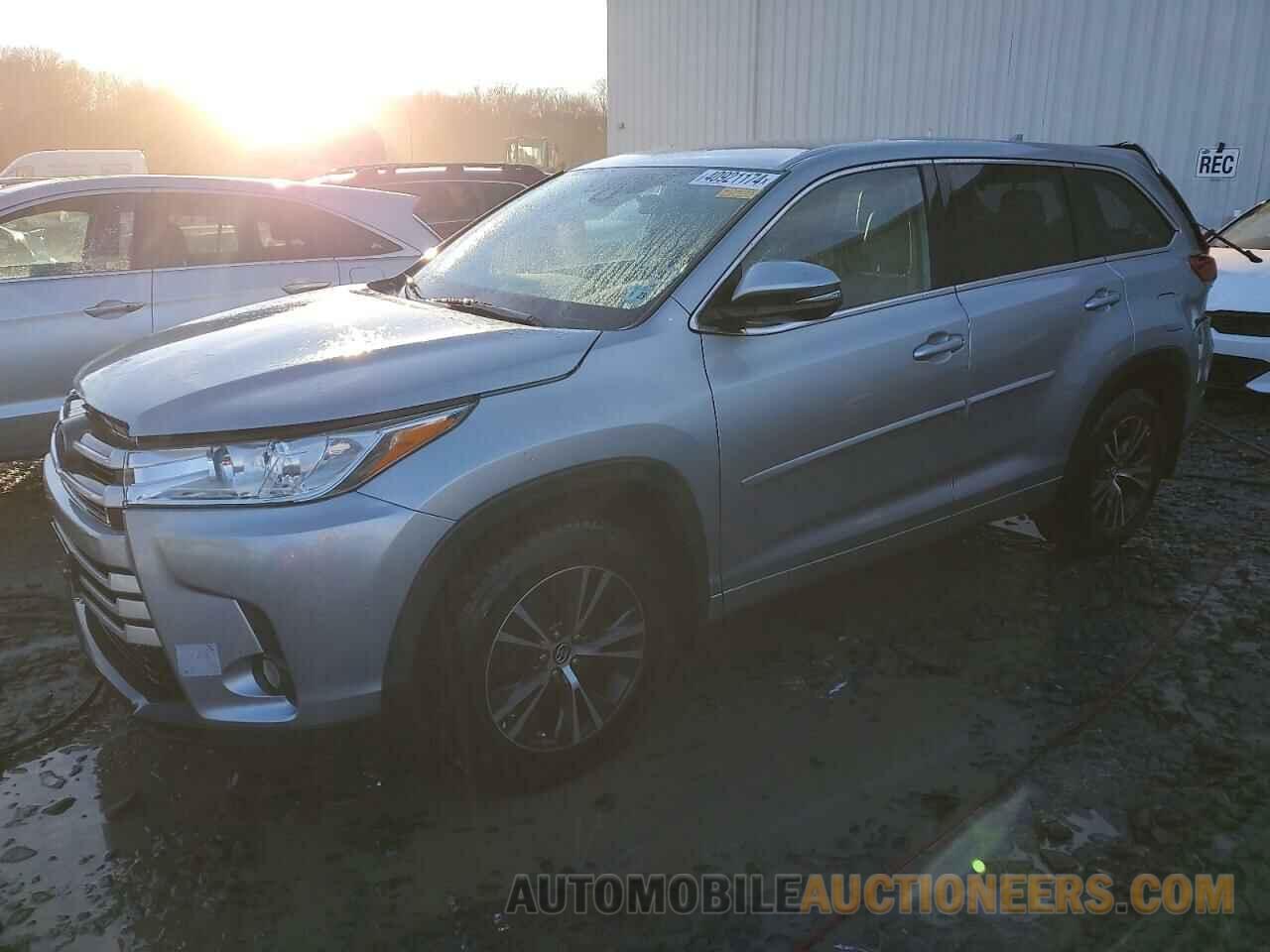 5TDBZRFH7JS884422 TOYOTA HIGHLANDER 2018