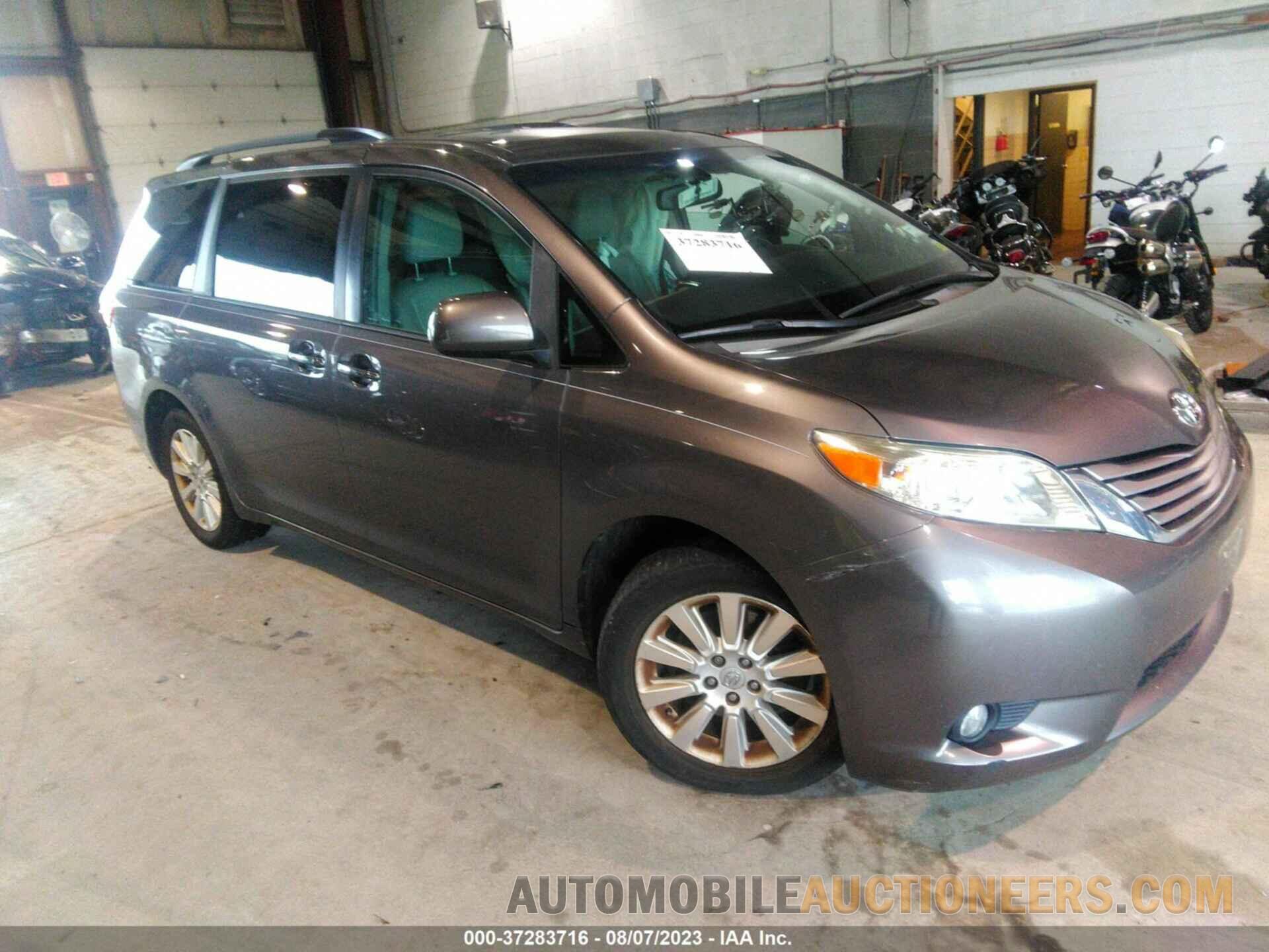 5TDDK3DC8FS122838 TOYOTA SIENNA 2015