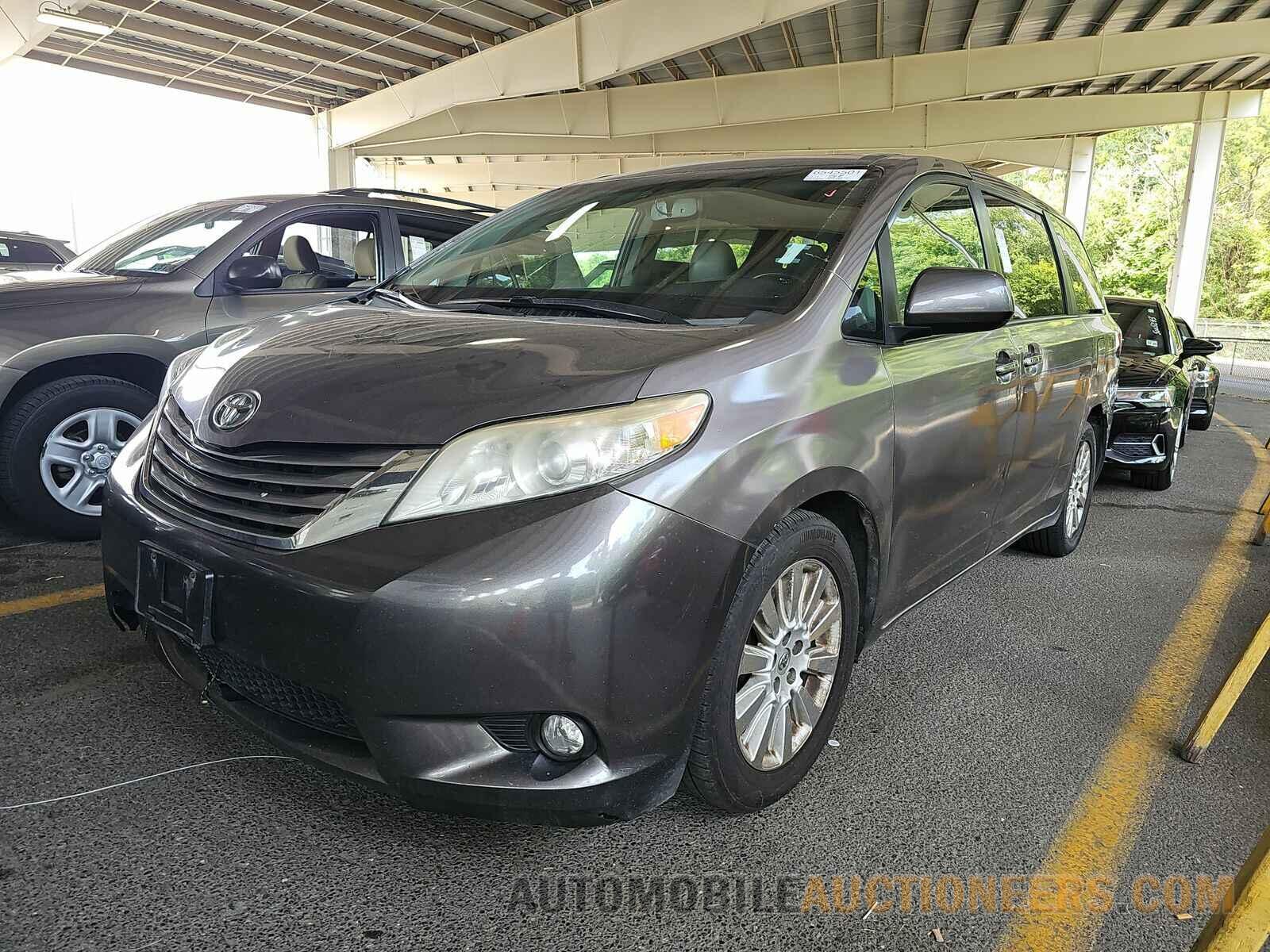 5TDDK3DCXFS125451 Toyota Sienna 2015