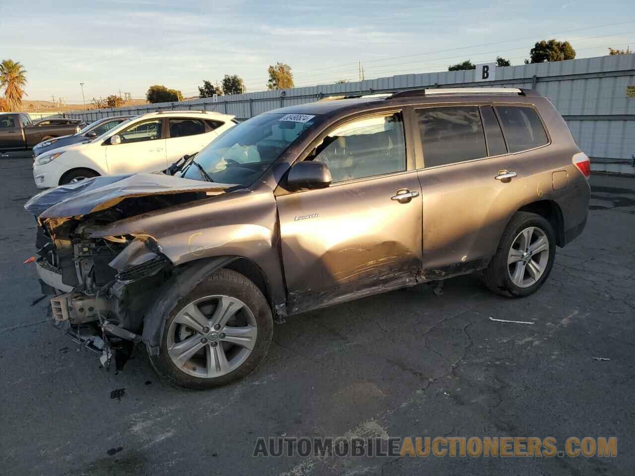 5TDDK3EH4DS275370 TOYOTA HIGHLANDER 2013