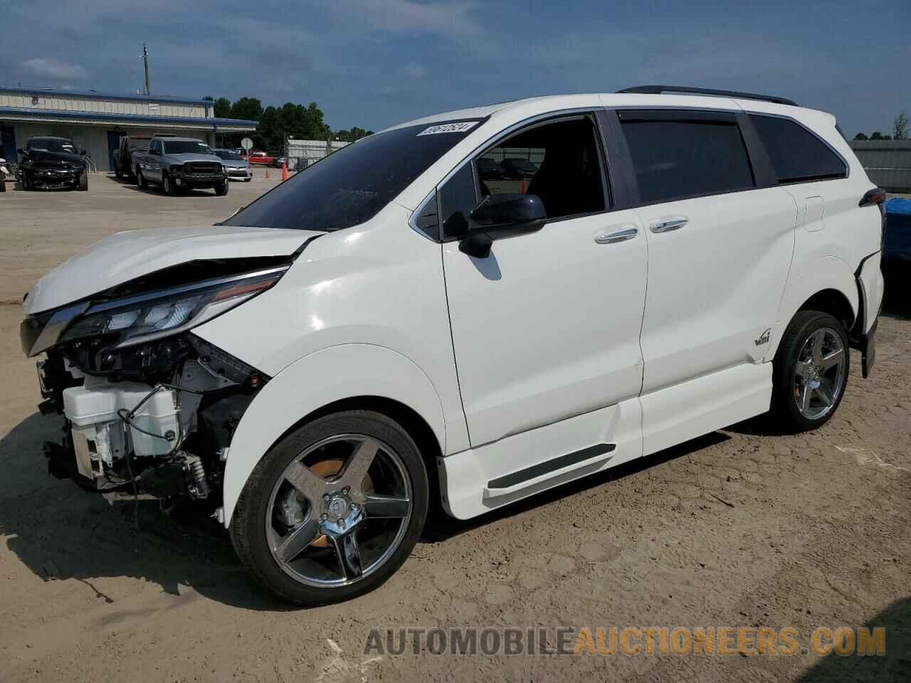 5TDDSKFC0PS083168 TOYOTA SIENNA 2023