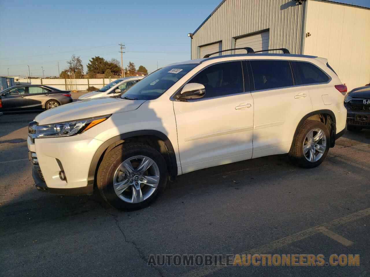 5TDDZRFH4JS907793 TOYOTA HIGHLANDER 2018