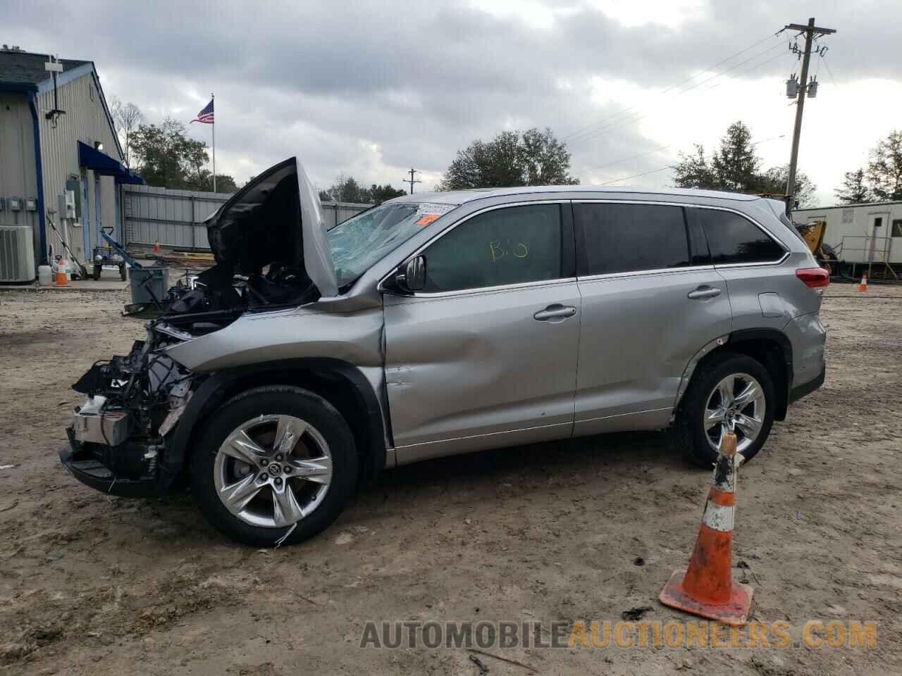 5TDDZRFHXKS960113 TOYOTA HIGHLANDER 2019