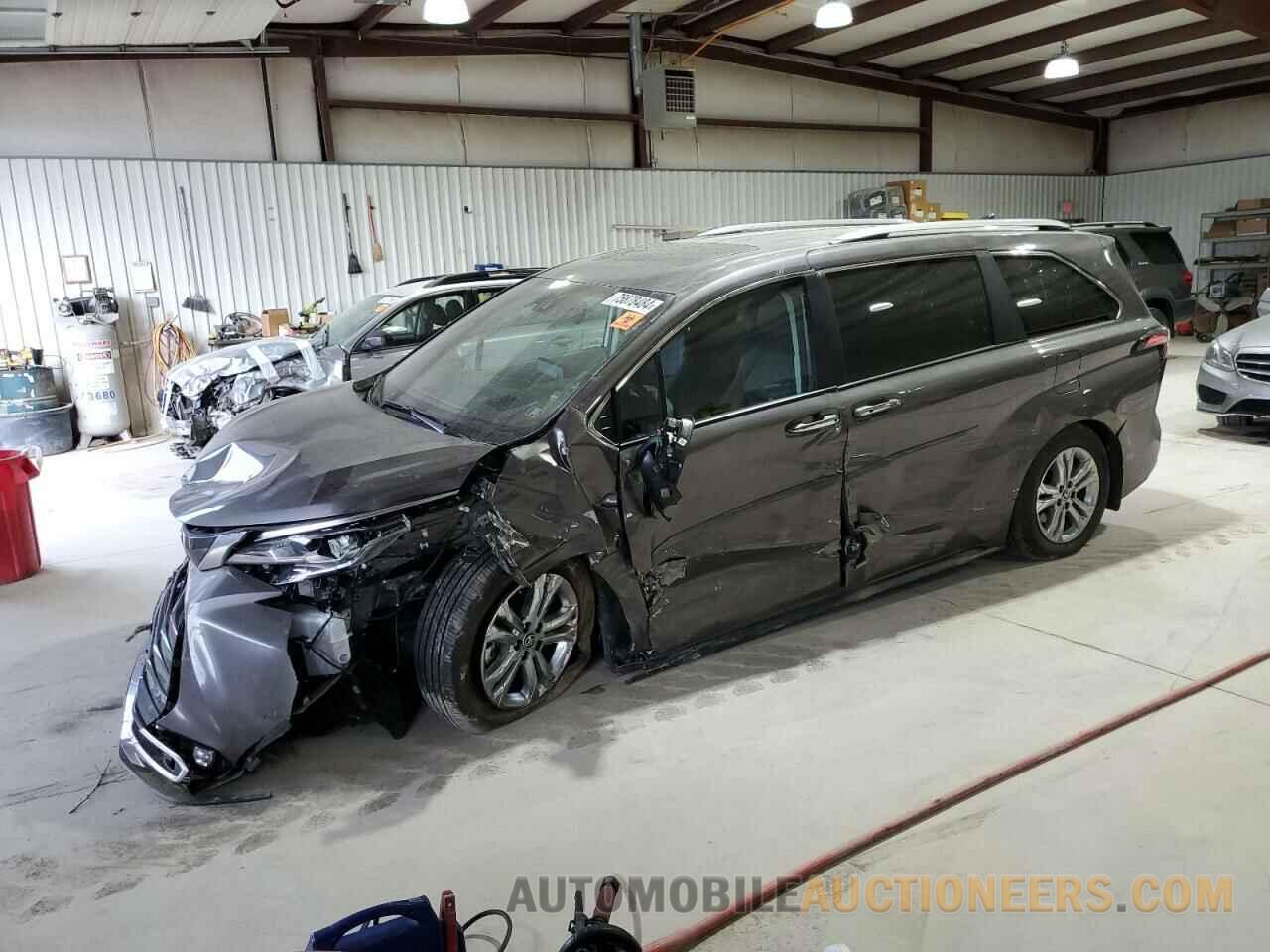 5TDESKFC8RS118093 TOYOTA SIENNA 2024