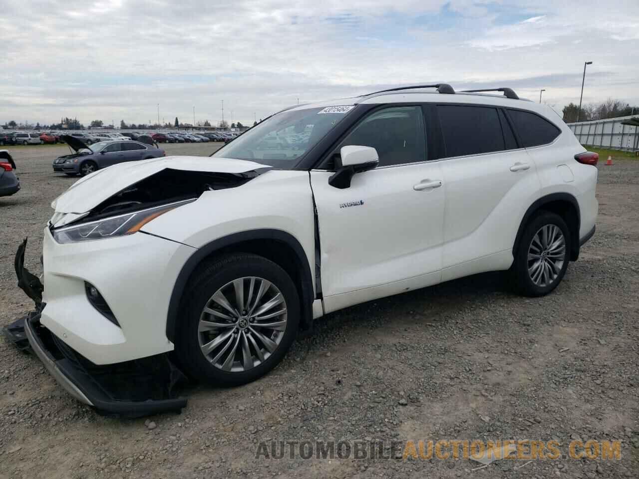 5TDFARAH1LS002275 TOYOTA HIGHLANDER 2020