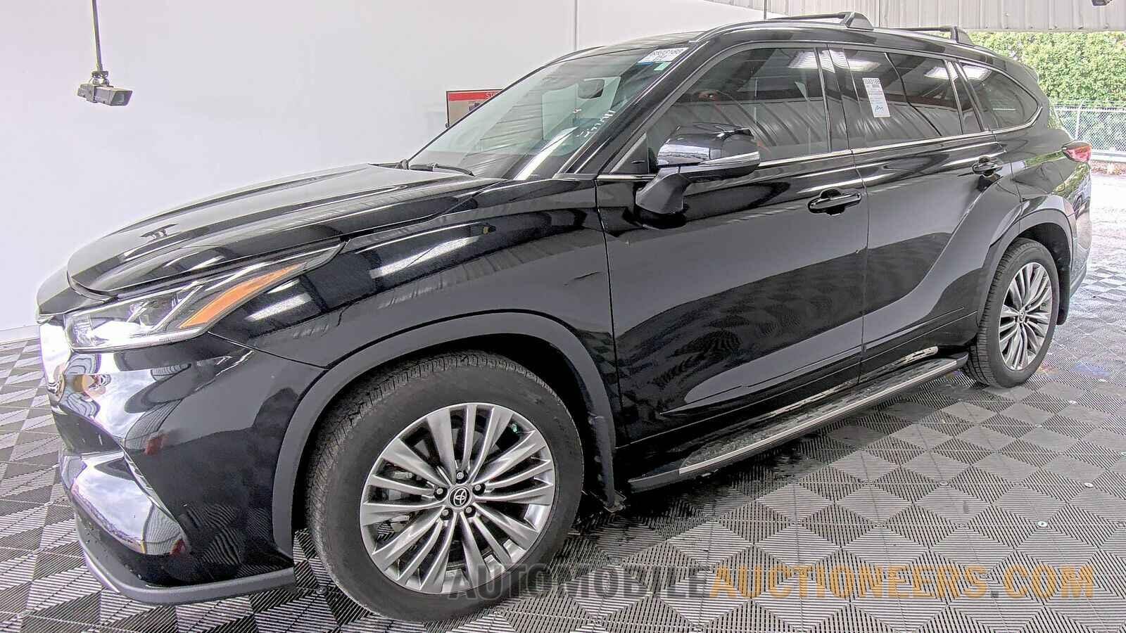 5TDFZRBH8NS237038 Toyota Highlander 2022