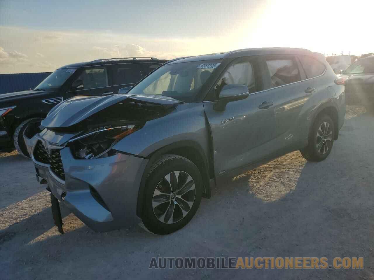 5TDGBRCH3MS048464 TOYOTA HIGHLANDER 2021