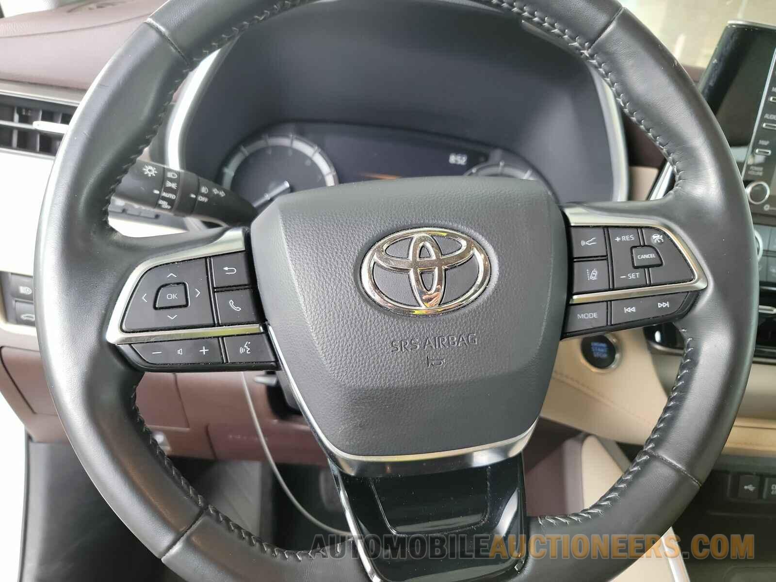 5TDGZRAH0MS527097 Toyota Highlander 2021