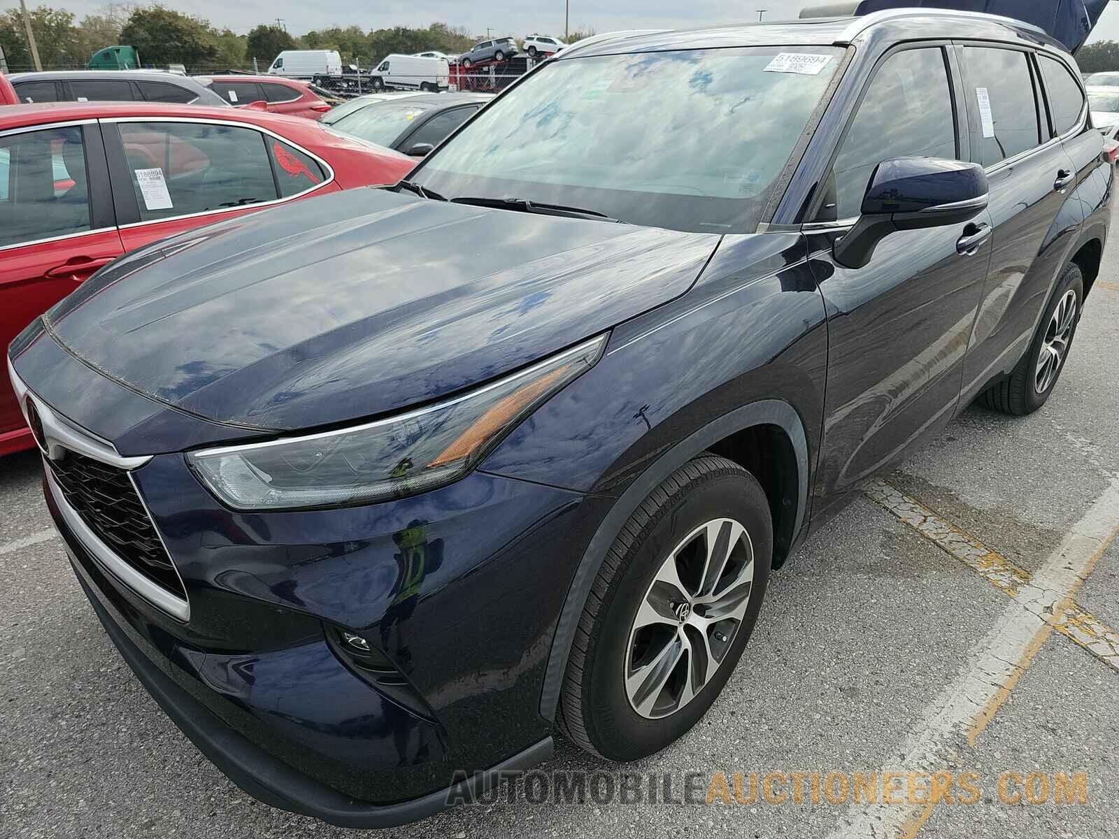 5TDGZRAH9MS045065 Toyota Highlander 2021