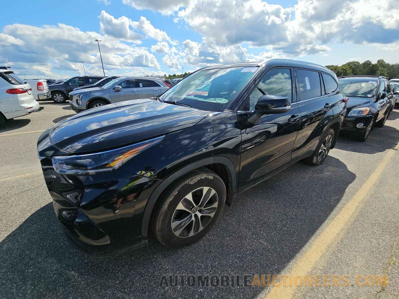 5TDGZRBH0MS121951 Toyota Highlander 2021