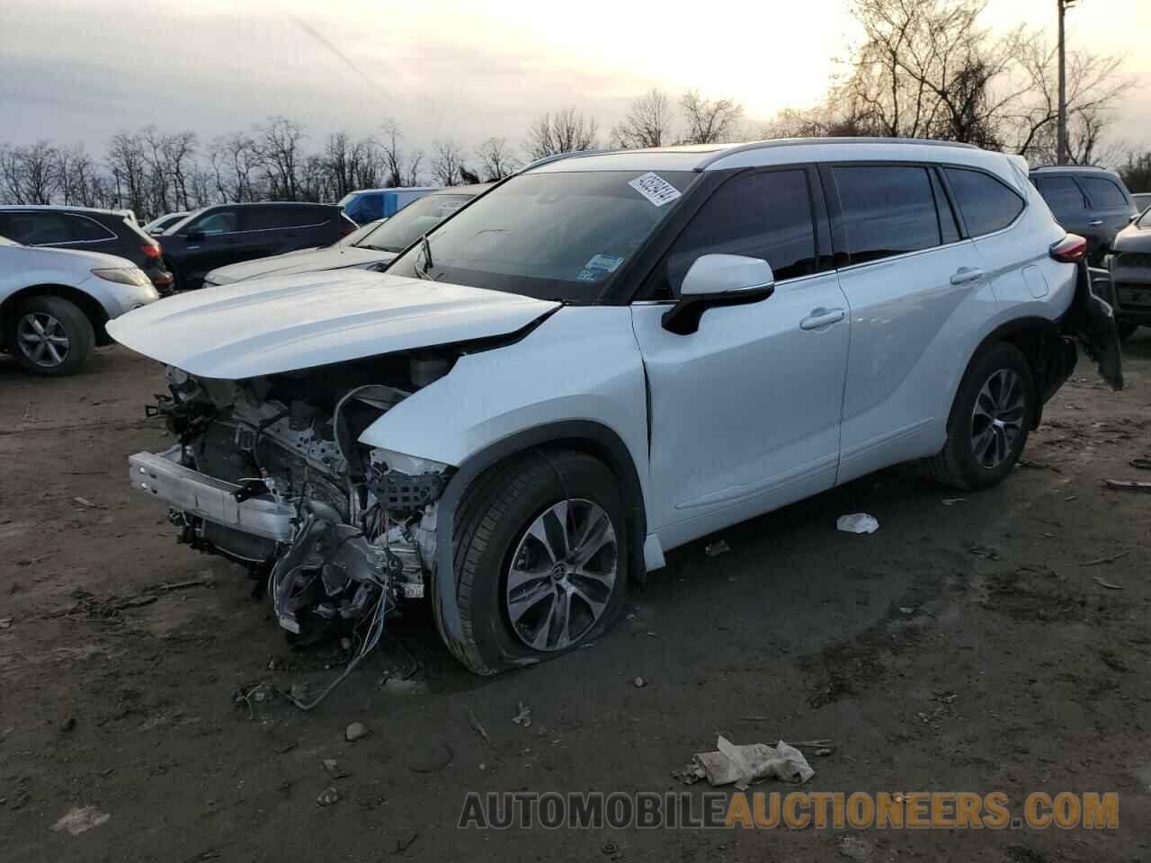 5TDGZRBH0NS242092 TOYOTA HIGHLANDER 2022