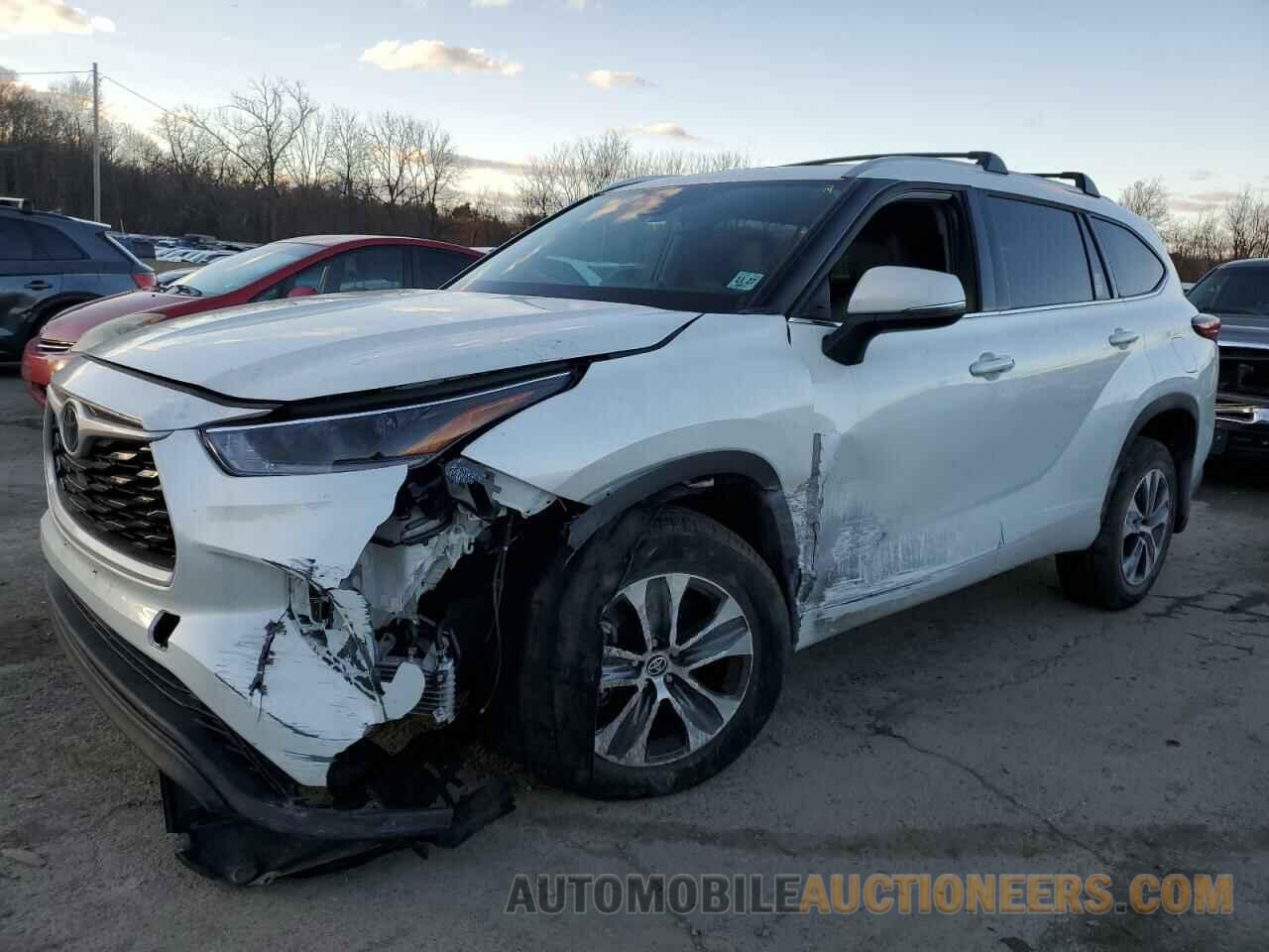 5TDGZRBH0NS590832 TOYOTA HIGHLANDER 2022