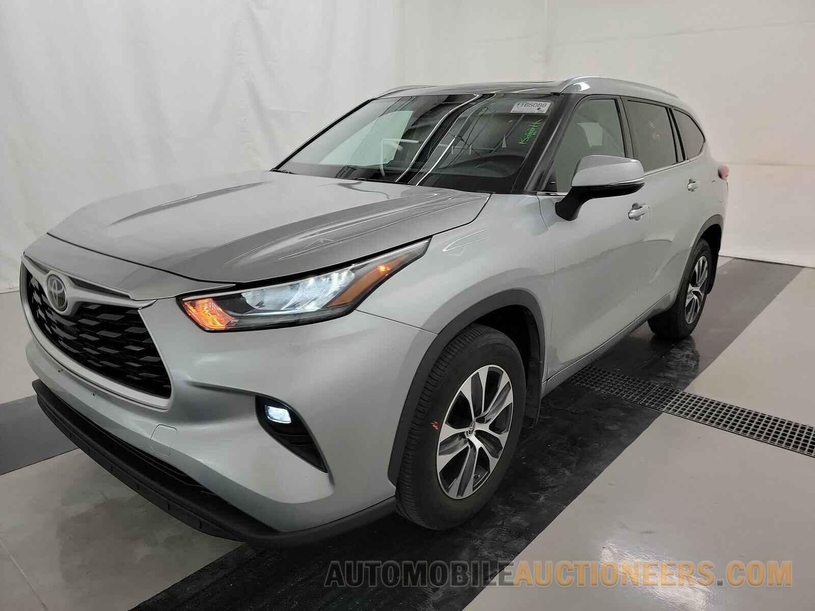 5TDGZRBH1LS504165 Toyota Highlander 2020