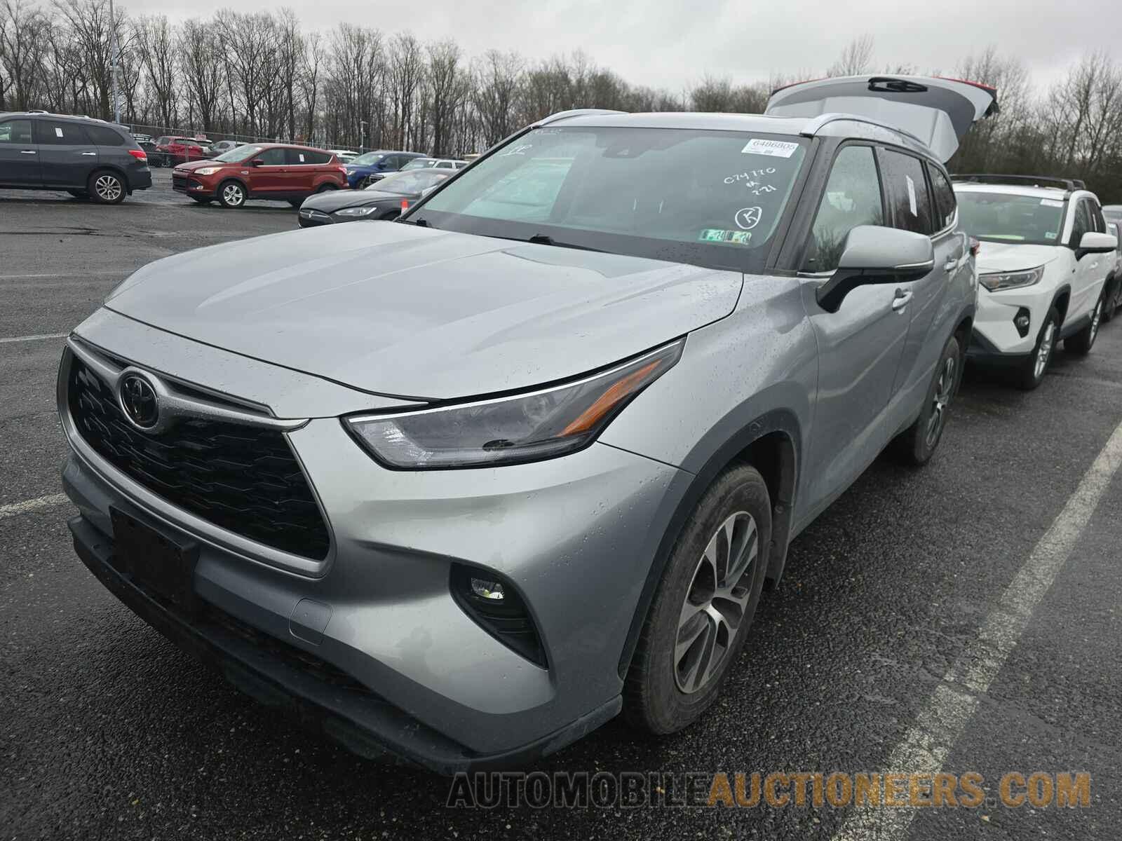 5TDGZRBH1MS074770 Toyota Highlander 2021