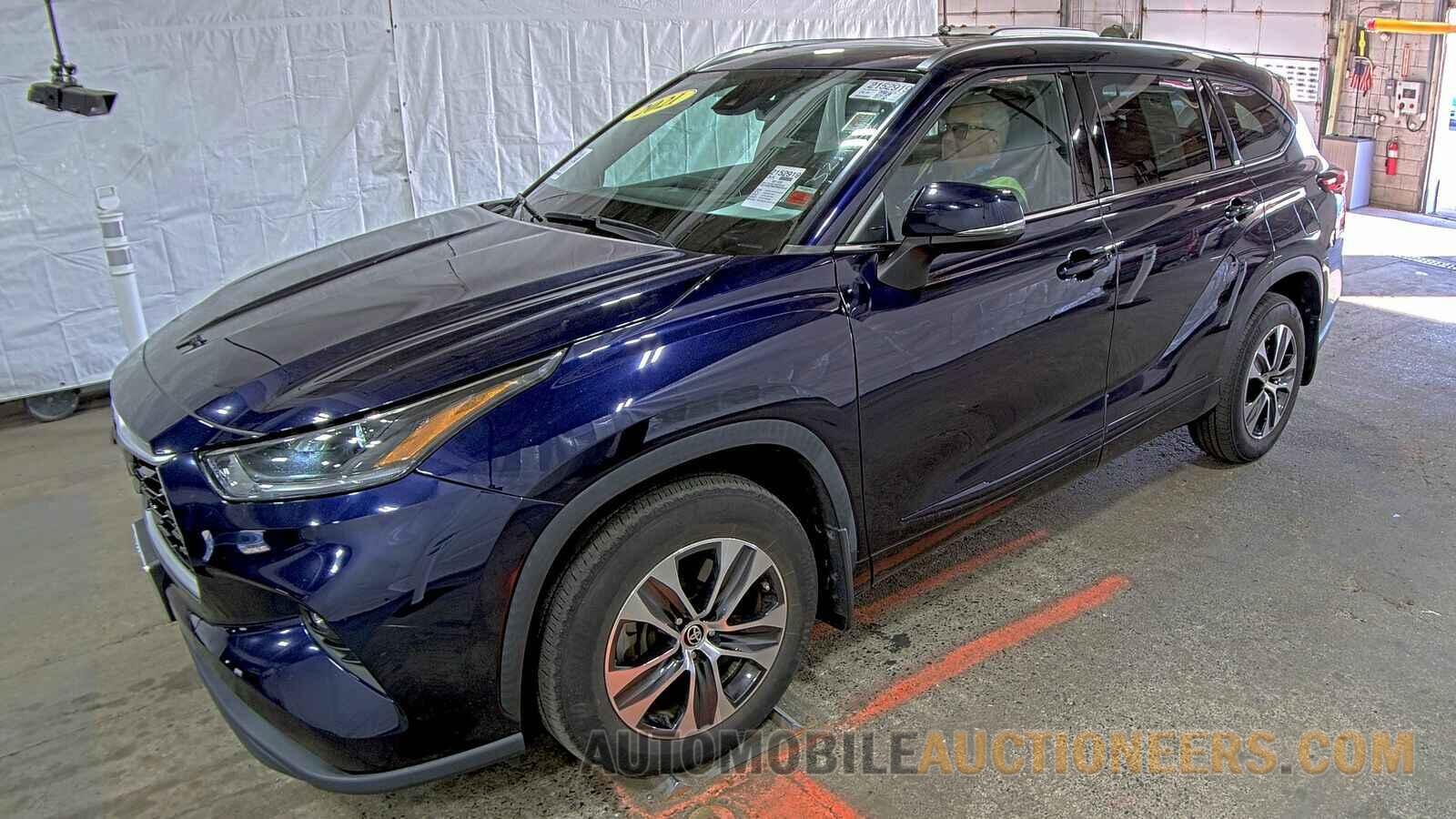 5TDGZRBH1MS540343 Toyota Highlander 2021