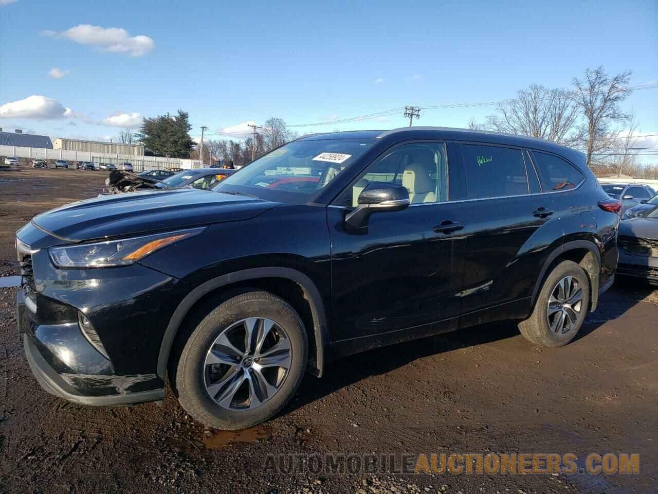 5TDGZRBH1NS188222 TOYOTA HIGHLANDER 2022