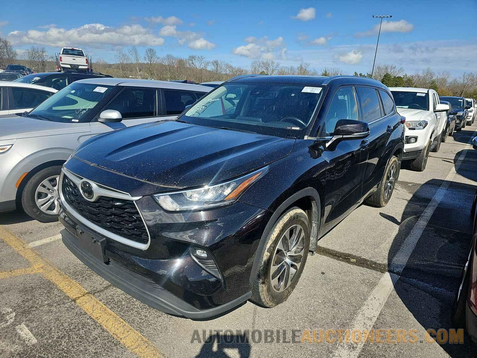 5TDGZRBH2LS017279 Toyota Highlander 2020