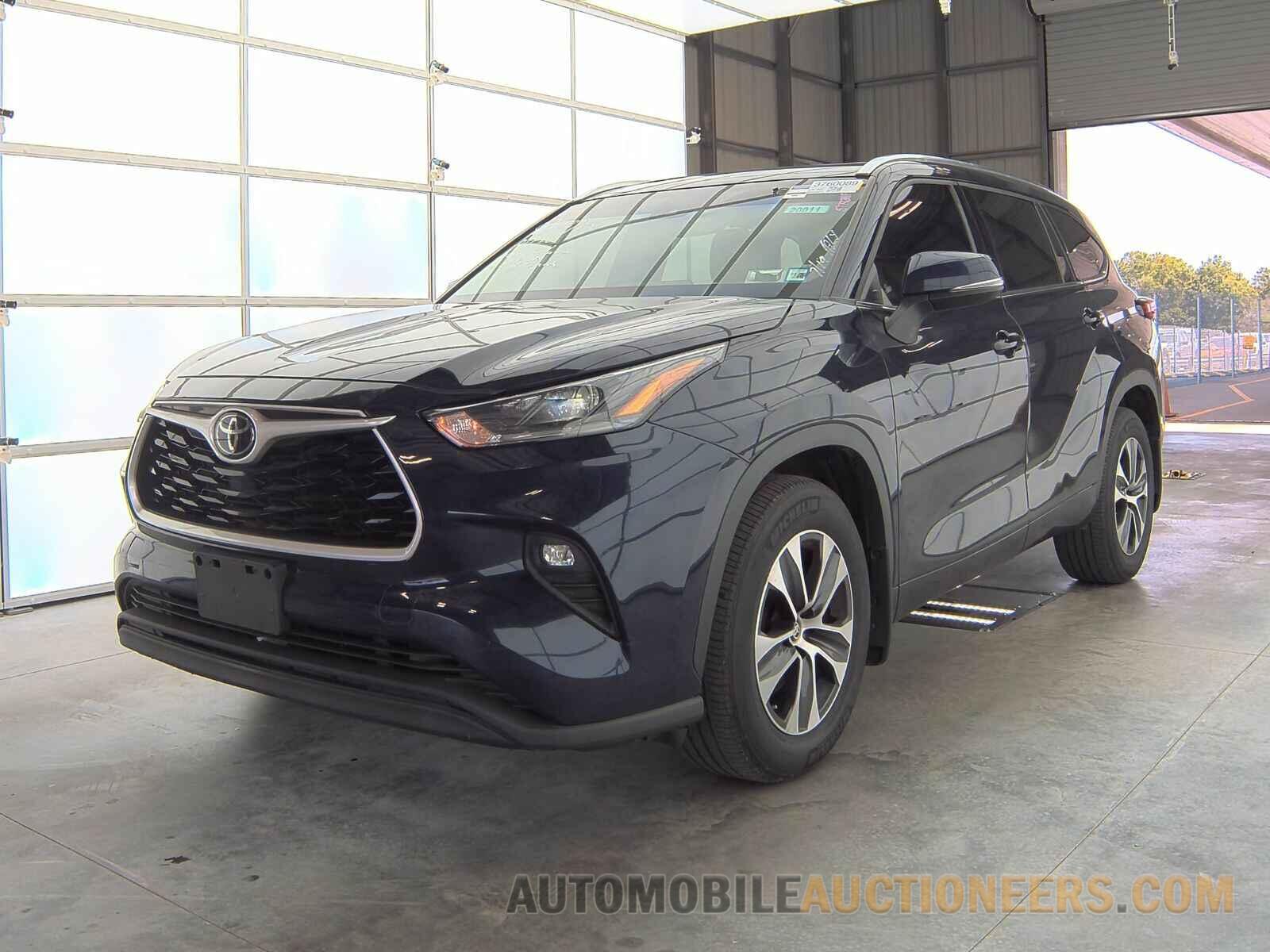 5TDGZRBH2MS065494 Toyota Highlander 2021