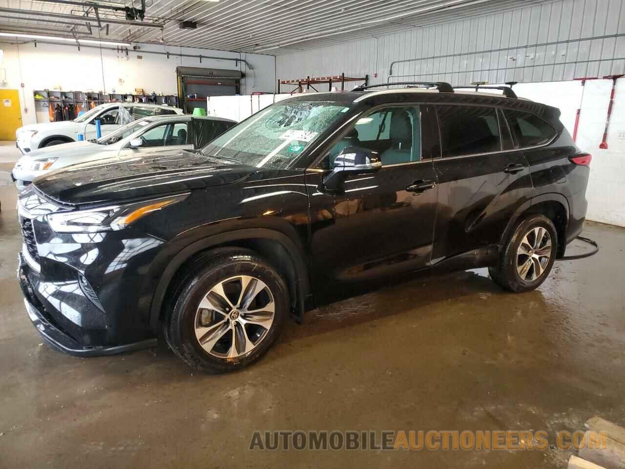 5TDGZRBH2NS257645 TOYOTA HIGHLANDER 2022