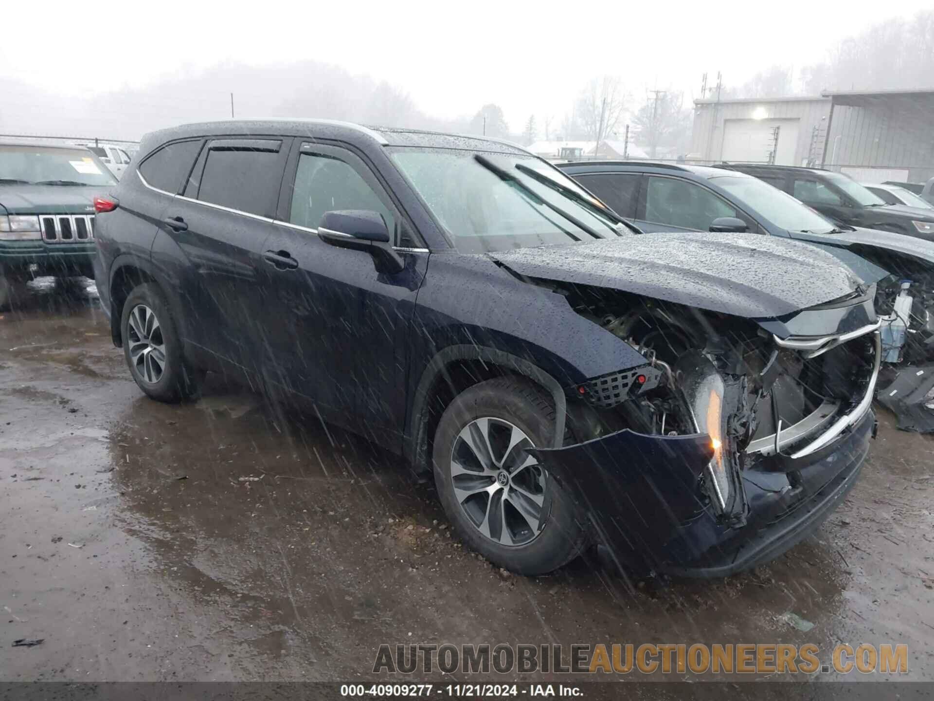 5TDGZRBH4NS240703 TOYOTA HIGHLANDER 2022