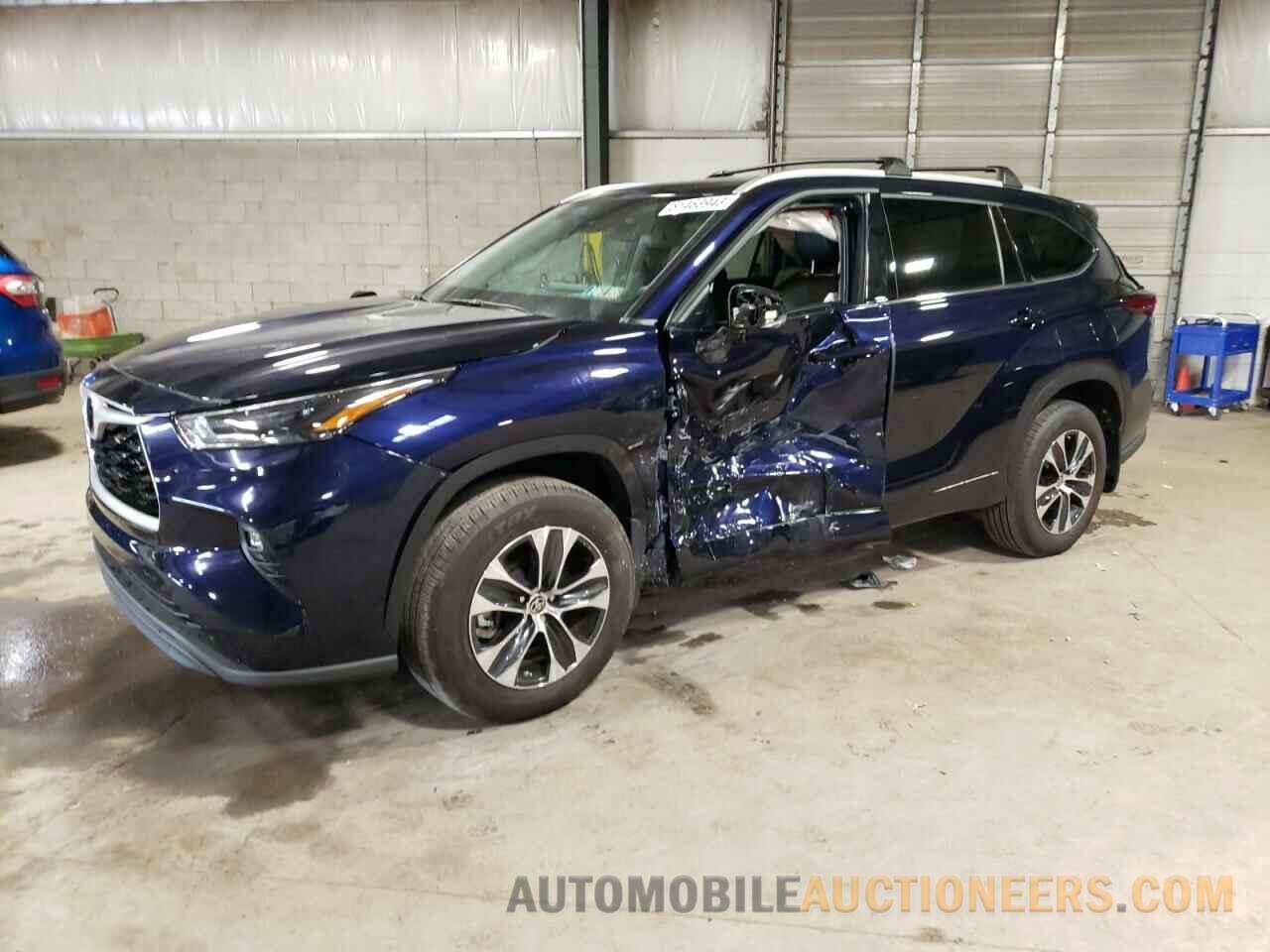 5TDGZRBH4NS581860 TOYOTA HIGHLANDER 2022