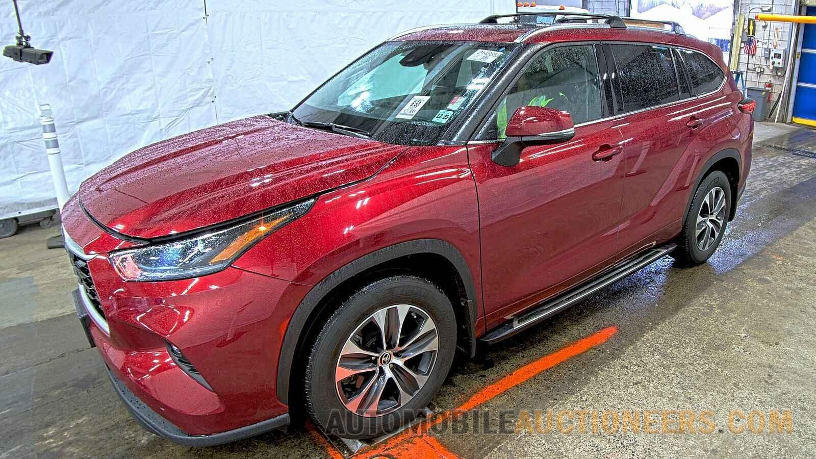 5TDGZRBH5MS526204 Toyota Highlander 2021