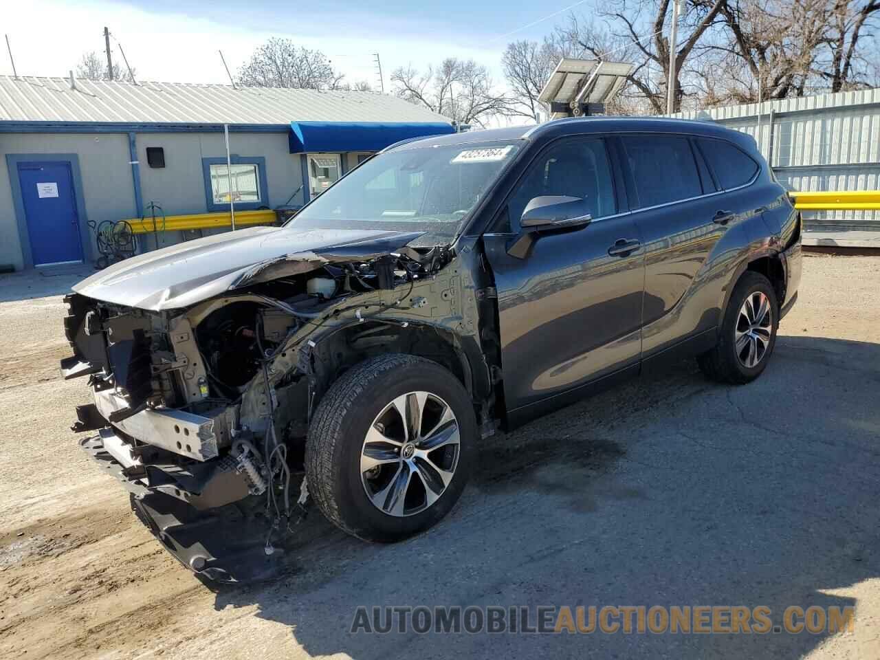 5TDGZRBH5NS560094 TOYOTA HIGHLANDER 2022