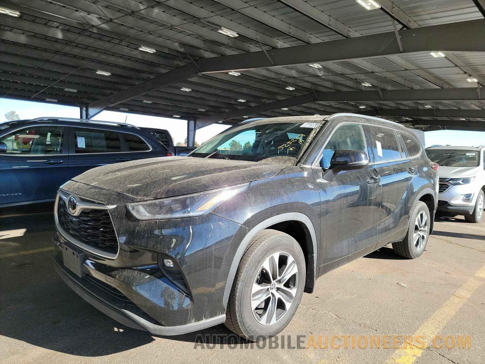 5TDGZRBH6MS525269 Toyota Highlander 2021