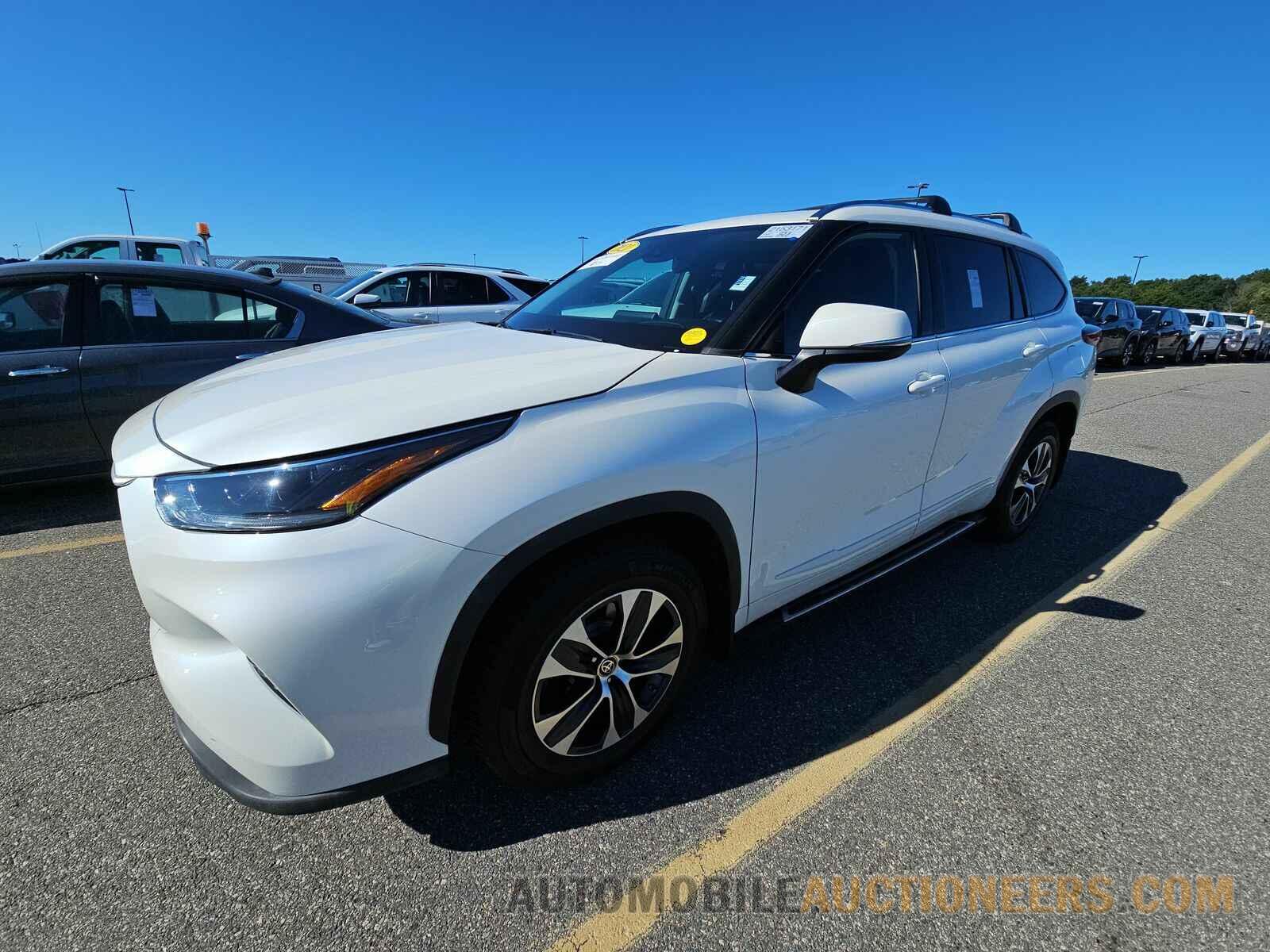 5TDGZRBH7MS114172 Toyota Highlander 2021