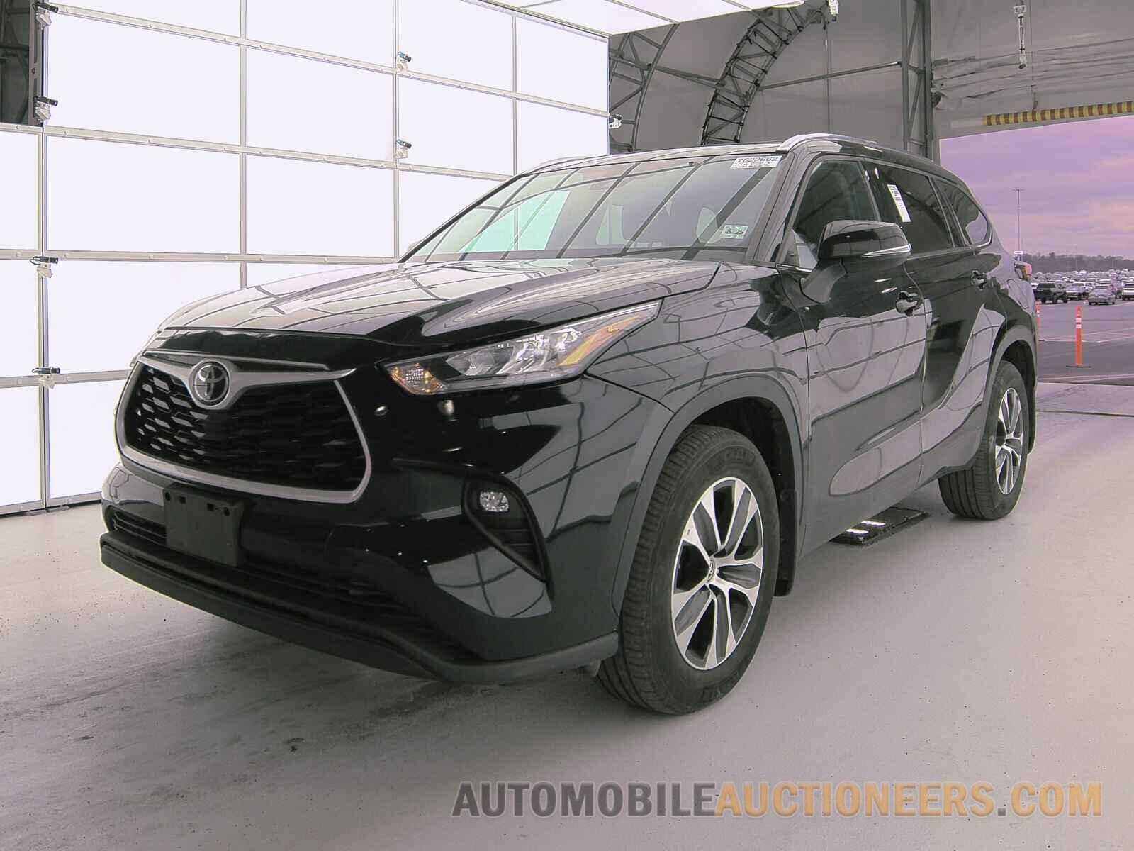 5TDGZRBH8LS520766 Toyota Highlander 2020