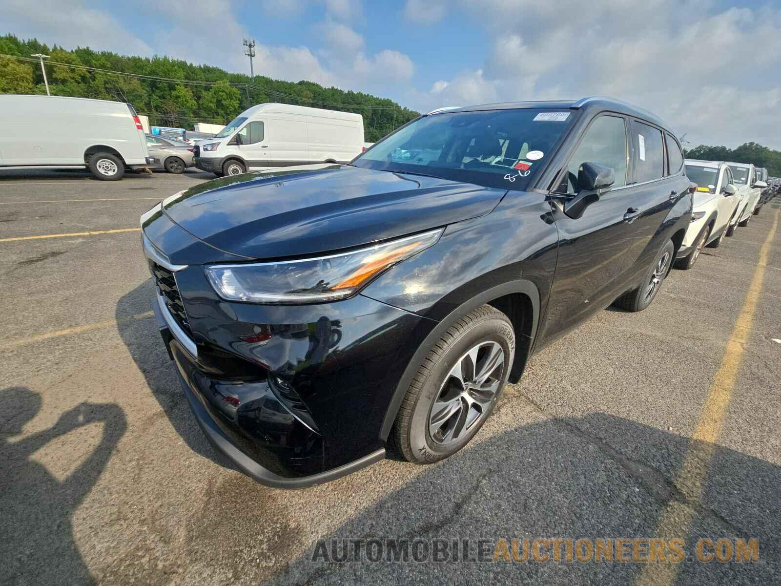 5TDGZRBH8MS132678 Toyota Highlander 2021