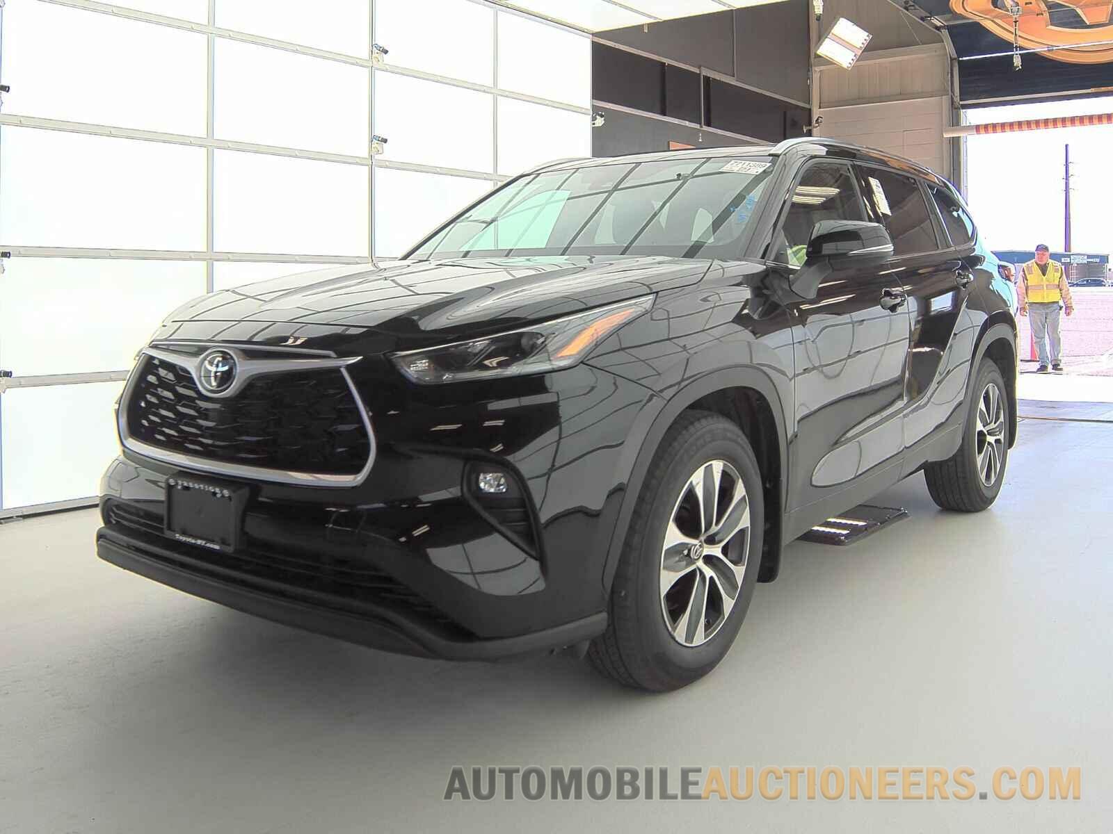 5TDGZRBH8MS551209 Toyota Highlander 2021