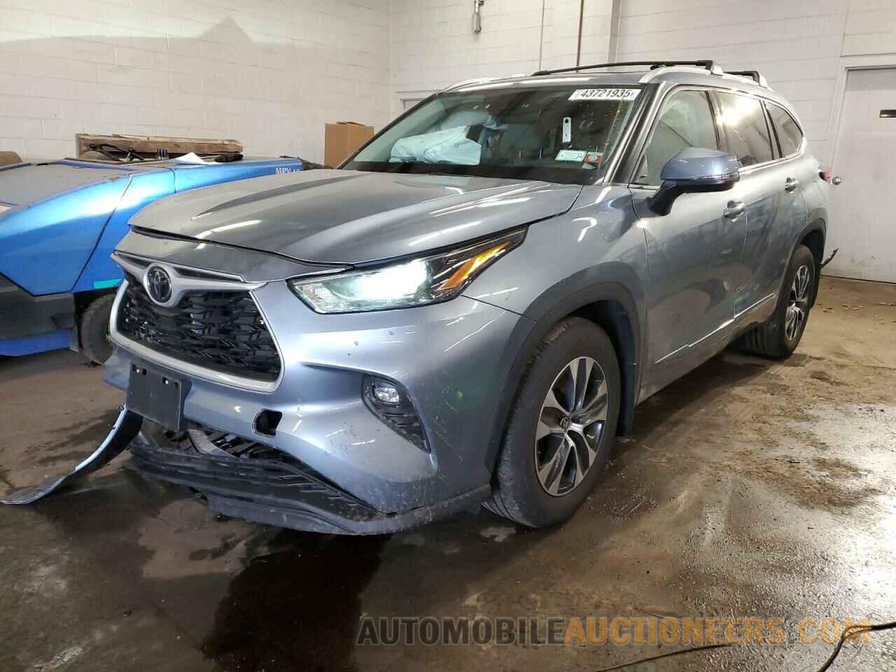 5TDGZRBH8NS200785 TOYOTA HIGHLANDER 2022