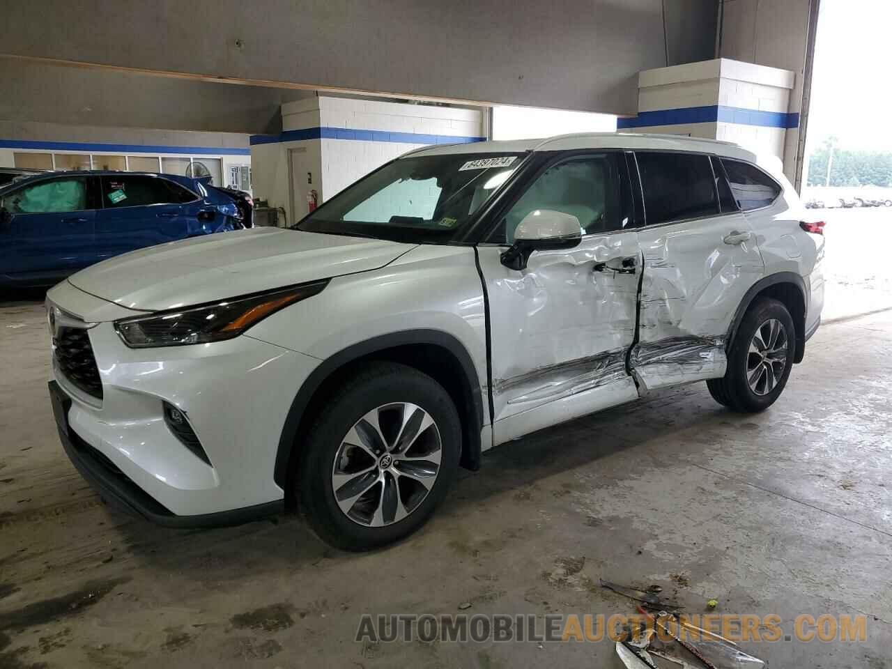 5TDGZRBH8NS577195 TOYOTA HIGHLANDER 2022