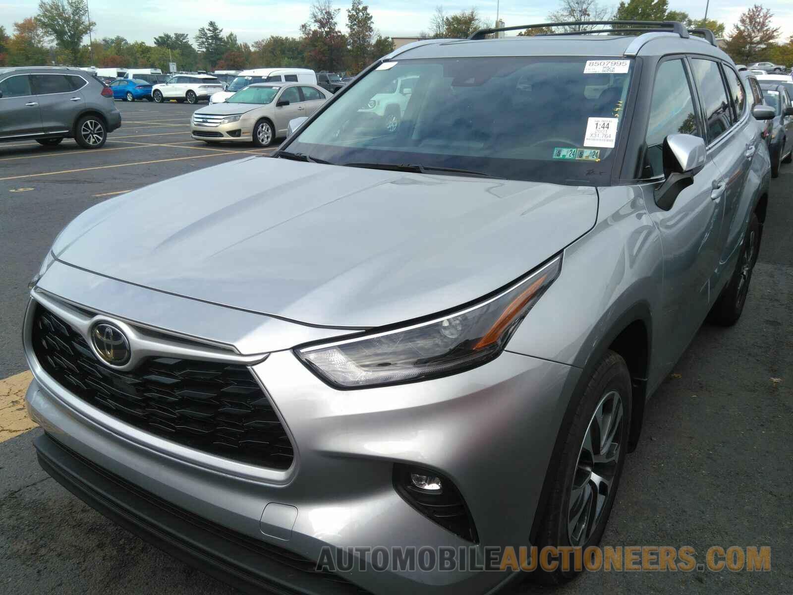 5TDGZRBH9MS057568 Toyota Highlander 2021