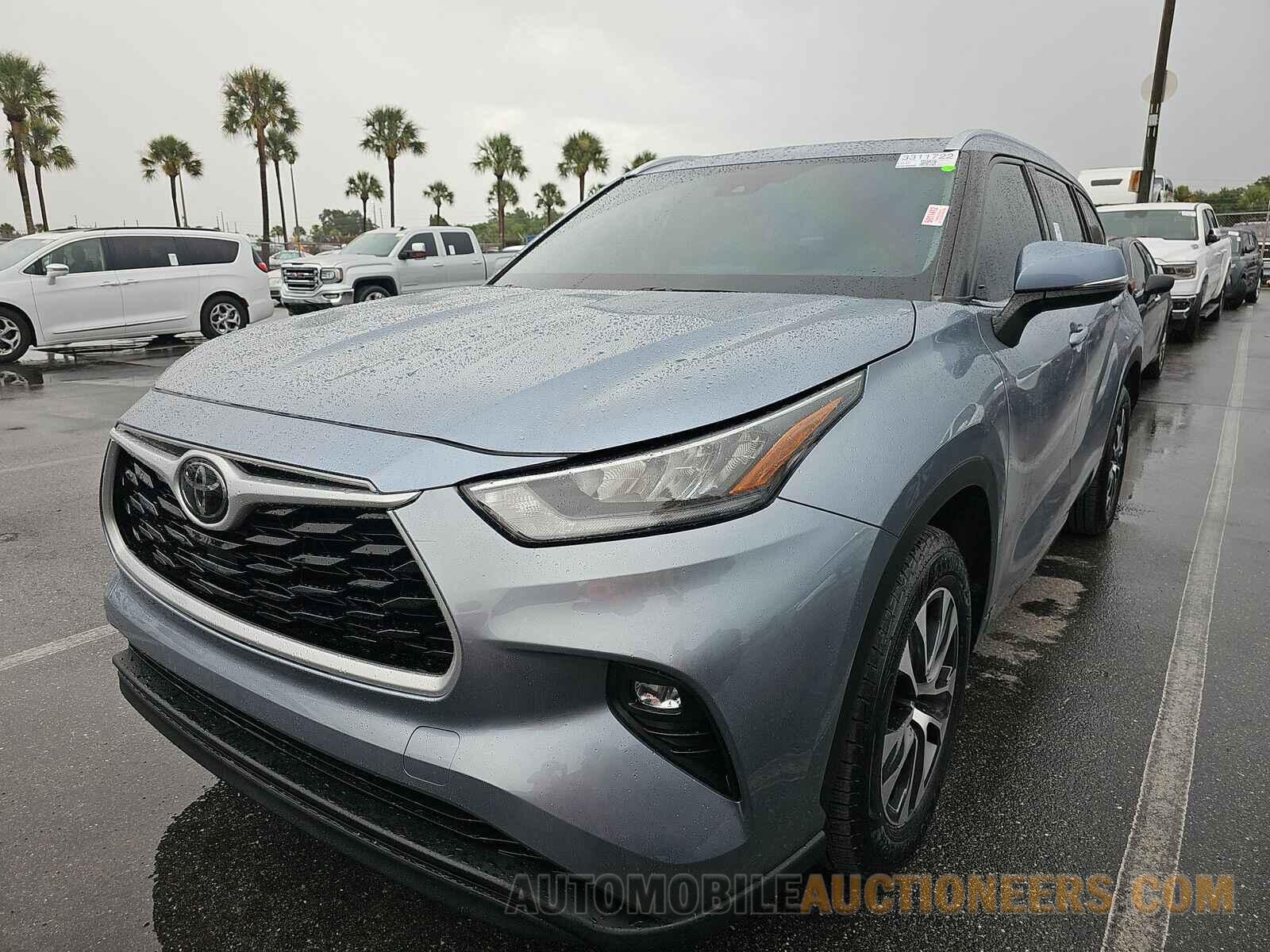 5TDHZRAH0LS018288 Toyota Highlander 2020