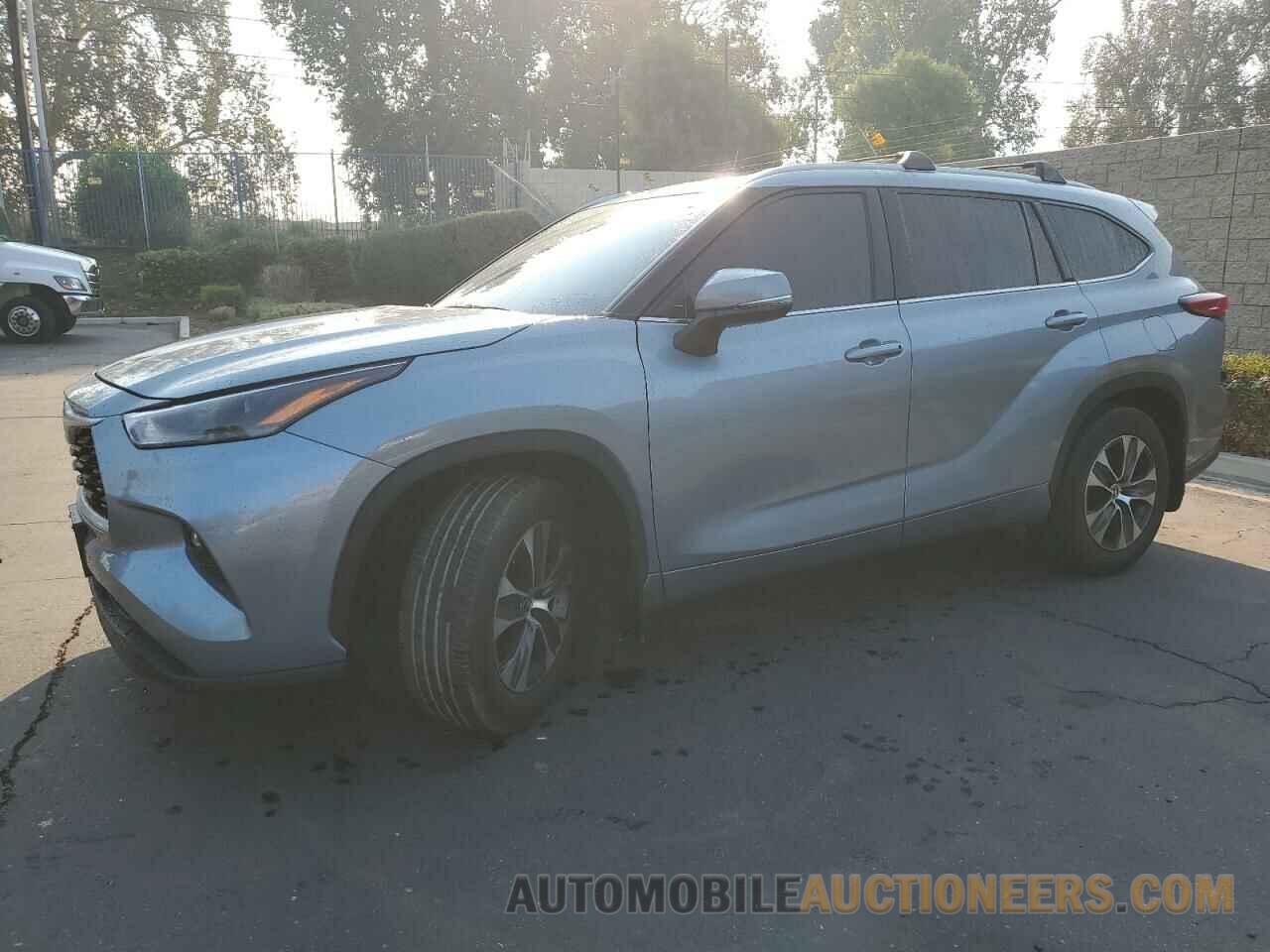 5TDHZRAH2NS122428 TOYOTA HIGHLANDER 2022