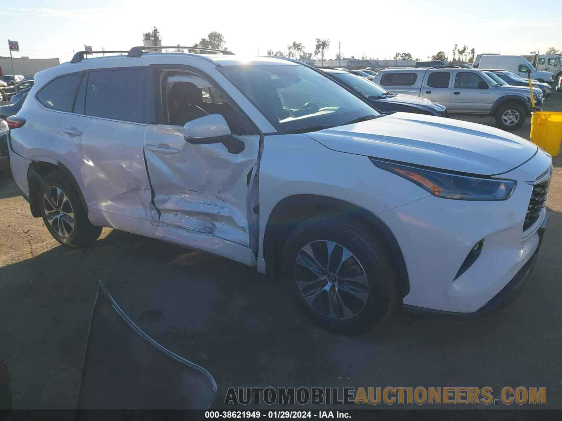 5TDHZRAH7MS034103 TOYOTA HIGHLANDER 2021