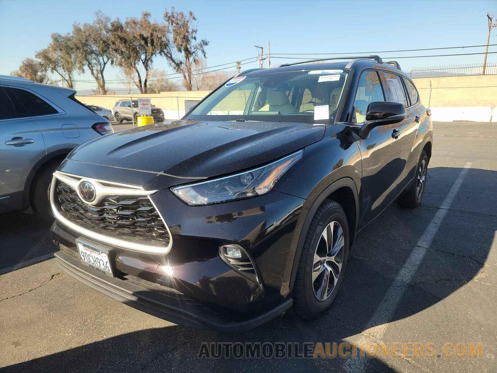 5TDHZRAH9NS136732 Toyota Highlander 2022